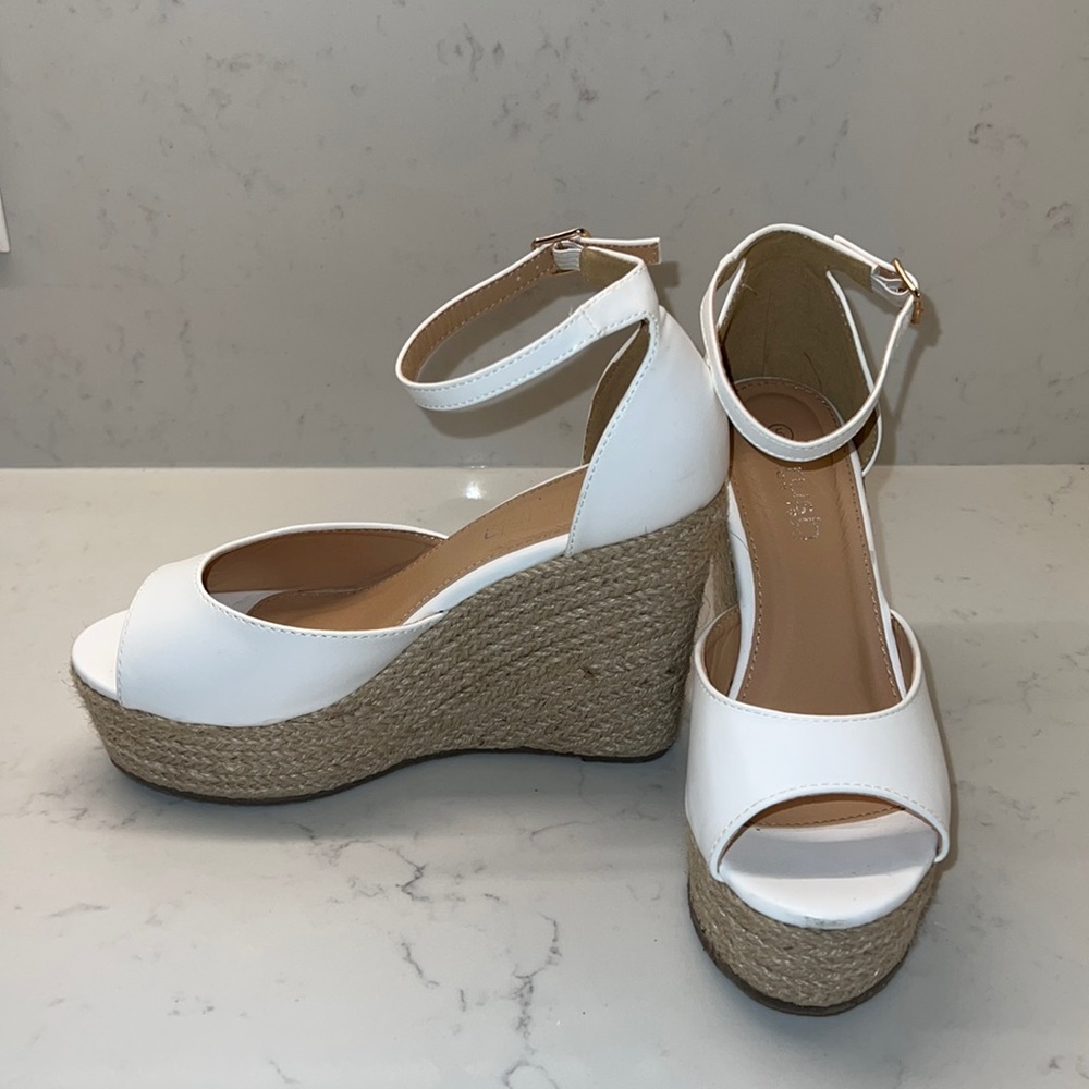 LuLus White Wedges